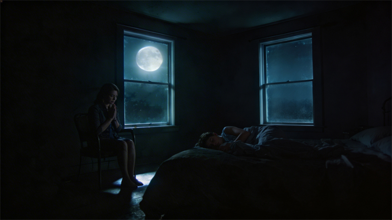 La oración de una mujer para proteger a su hijo de una entidad oscura