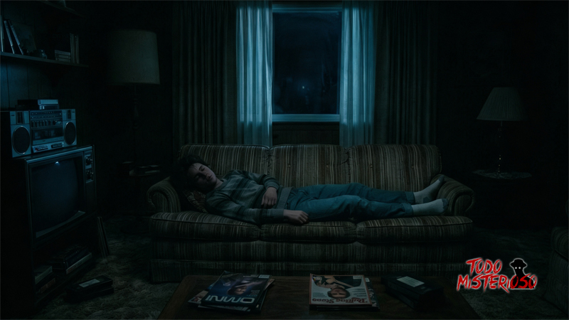 Joven durmiendo en un sofá. Imagen ilustrativa